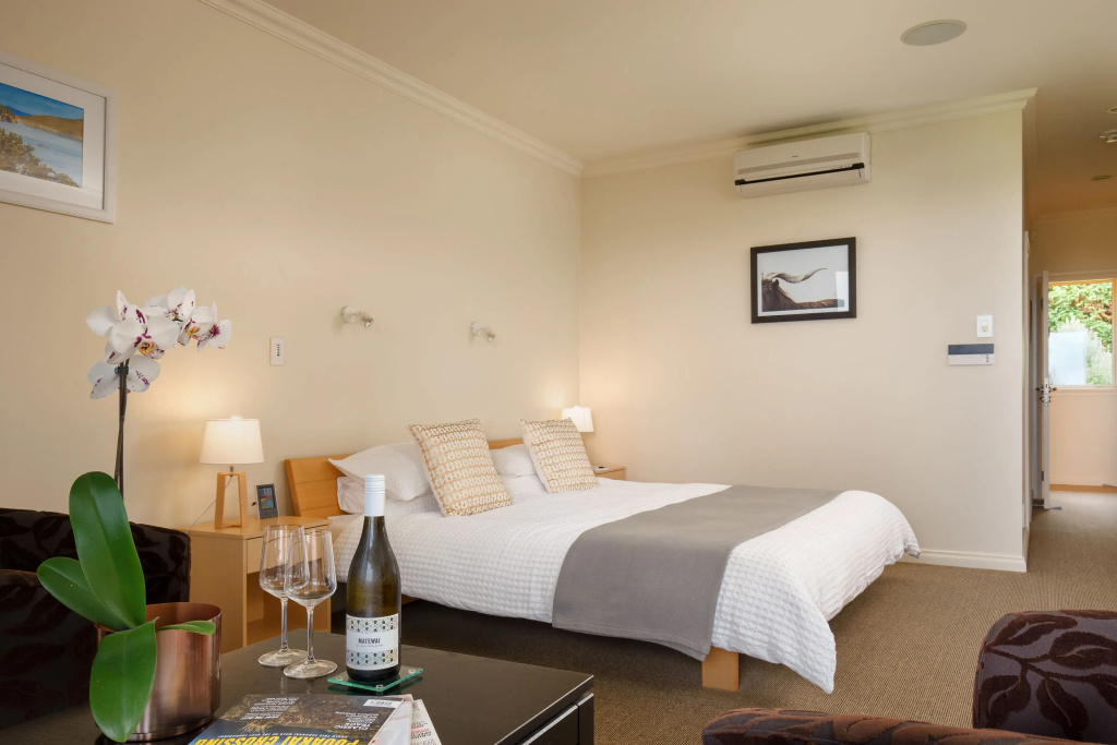 Luxury Double Suite with partial view (full double bed)
