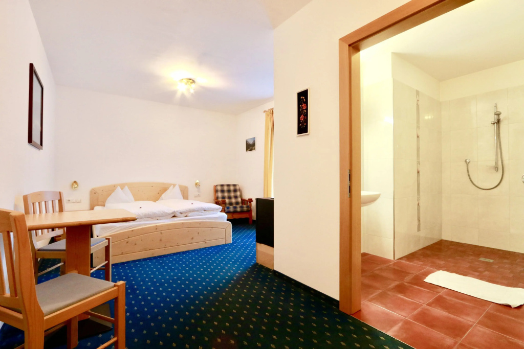 Economy room