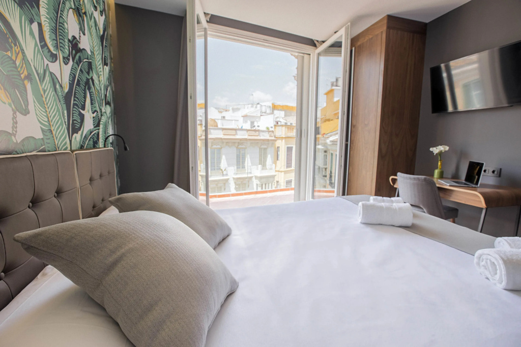 Standard Double room with balcony (full double bed)