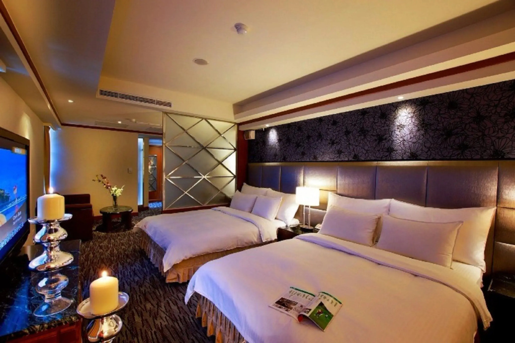 Quadruple Family Suite
