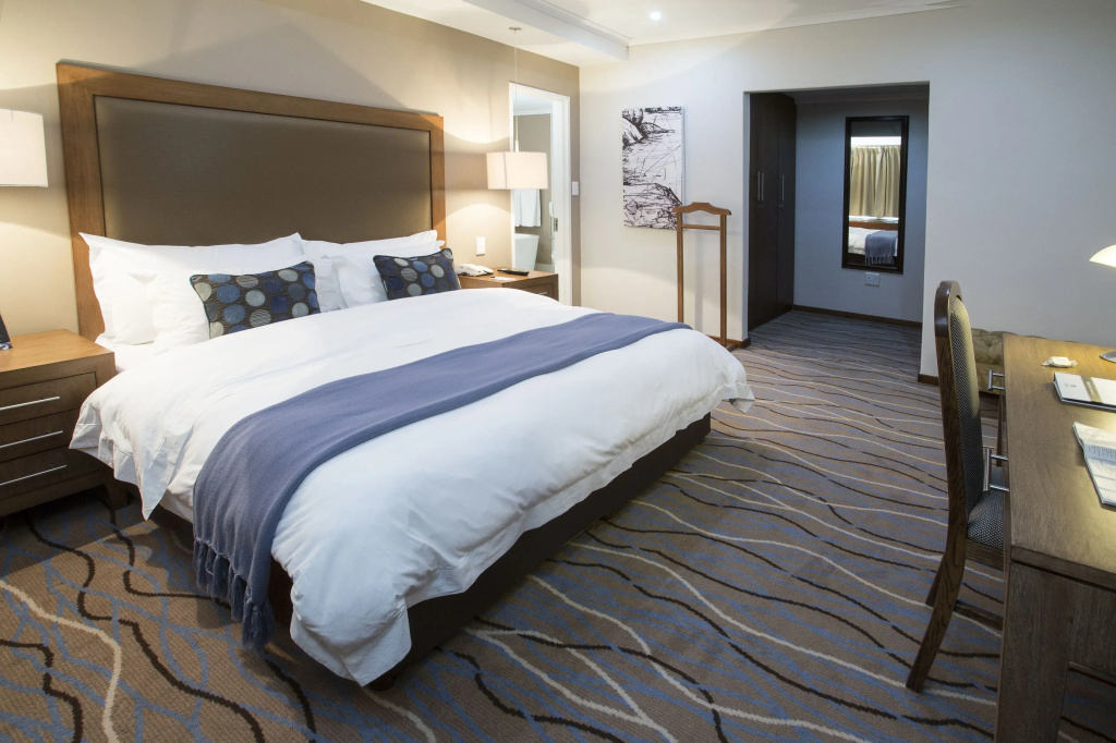Double Suite with lake view (full double bed)
