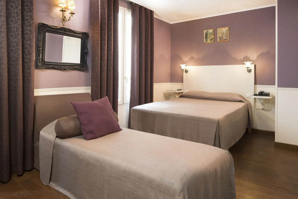 Standard Triple room