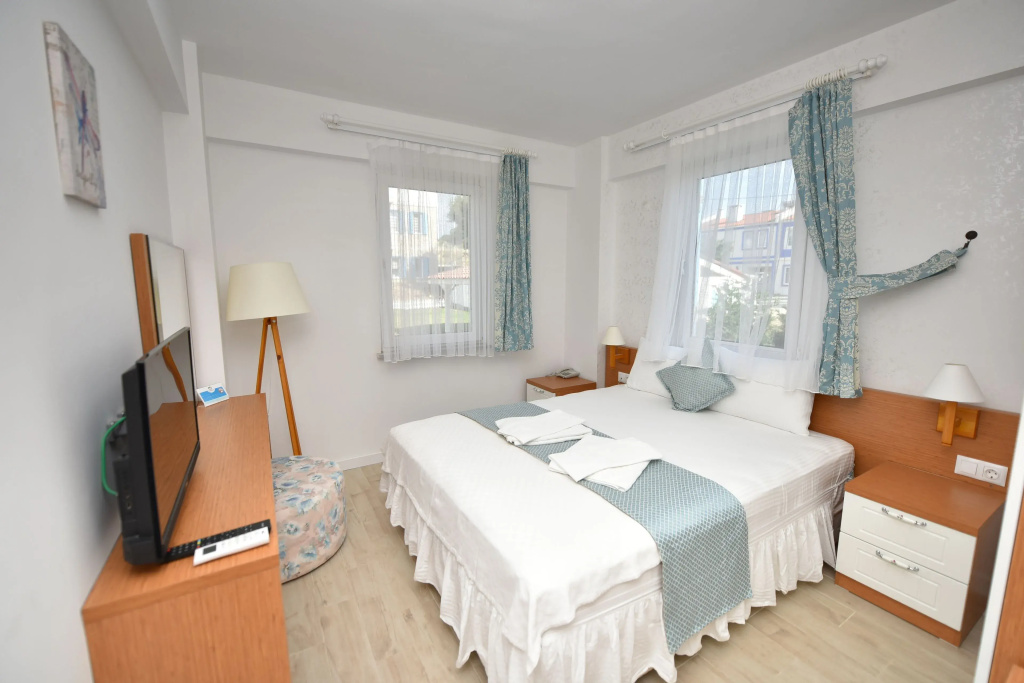 Standard Double room with garden view (full double bed)