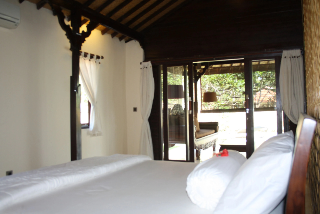 2 Bedrooms Villa