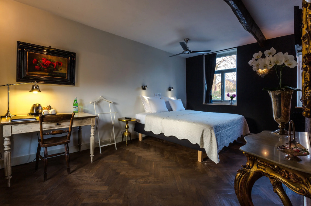 Comfort room