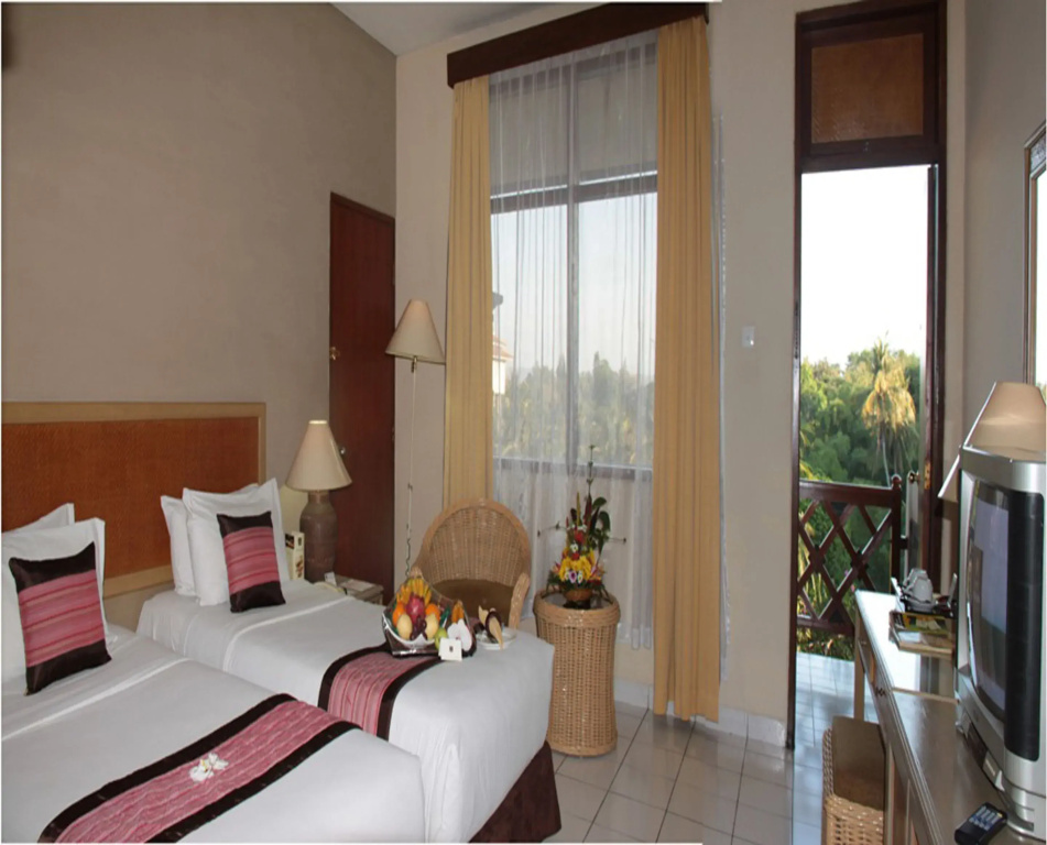 Deluxe room with pool view