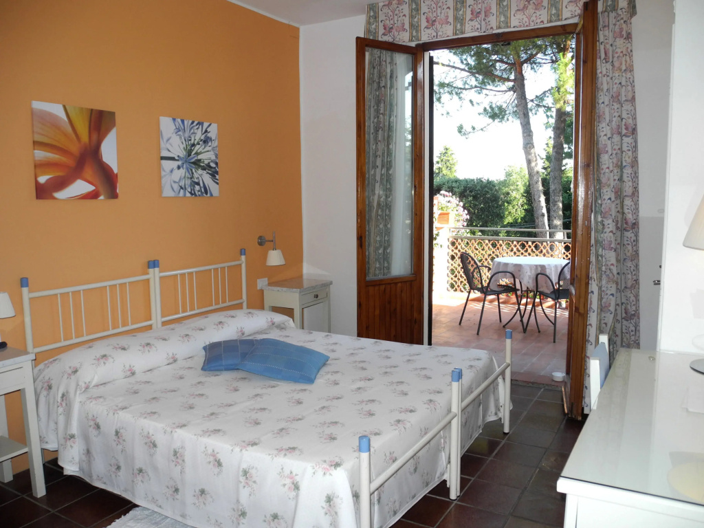 Superior Double room with balcony (full double bed)