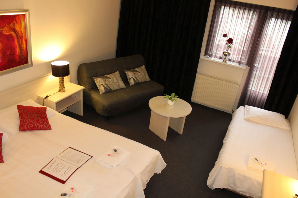 Standard Triple room