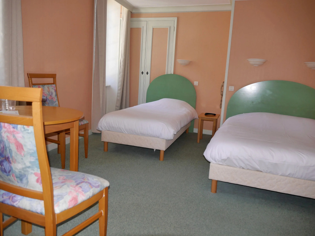 Standard Triple room