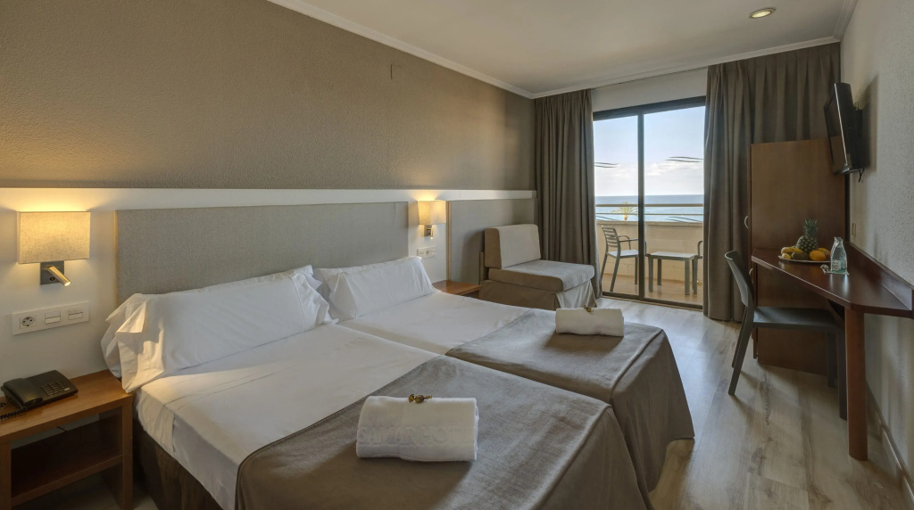 Double room with sea view (twin beds)
