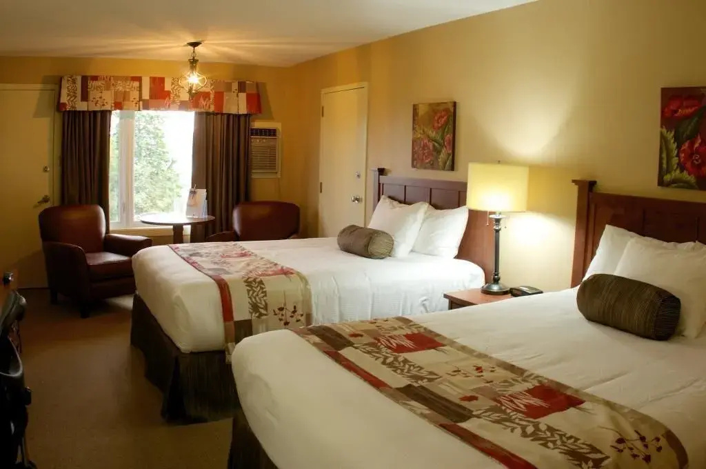 Standard Quadruple room with lake view
