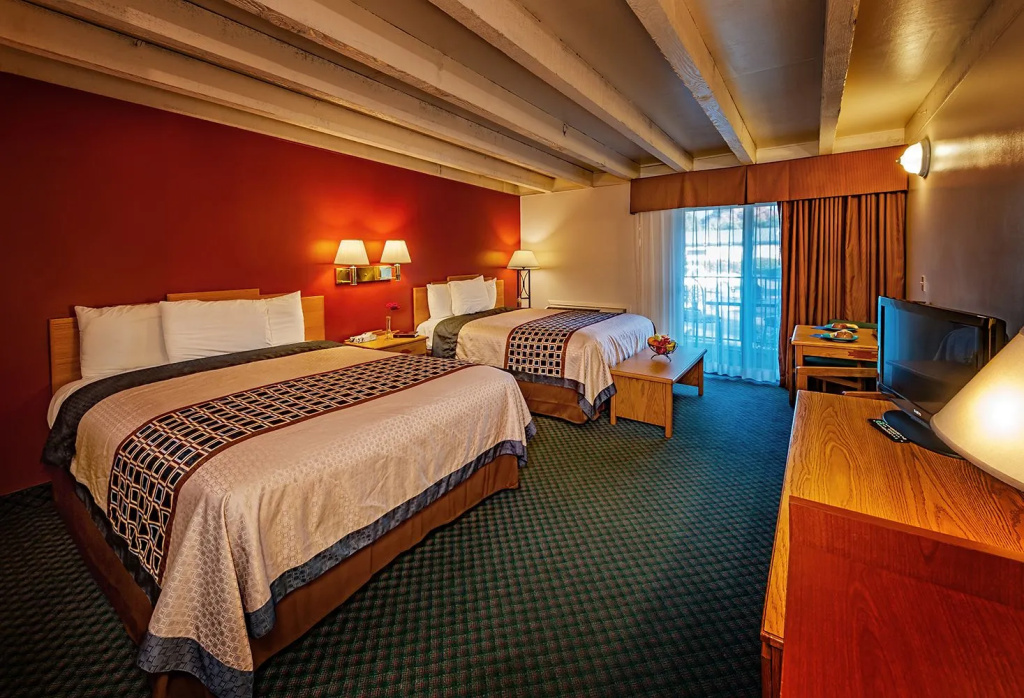 Standard Double room with balcony (full double bed)