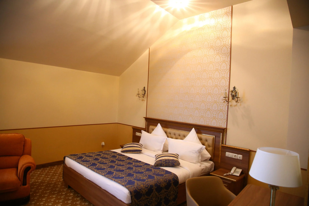 Classic Double room (full double bed)