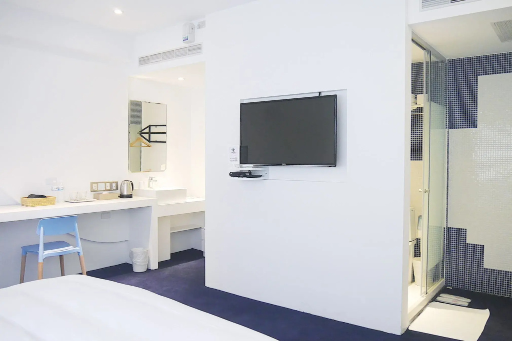 Deluxe Double room (full double bed)