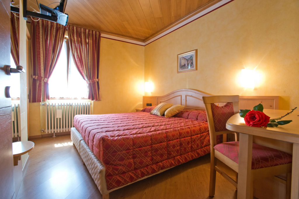 Standard Double room (full double bed)