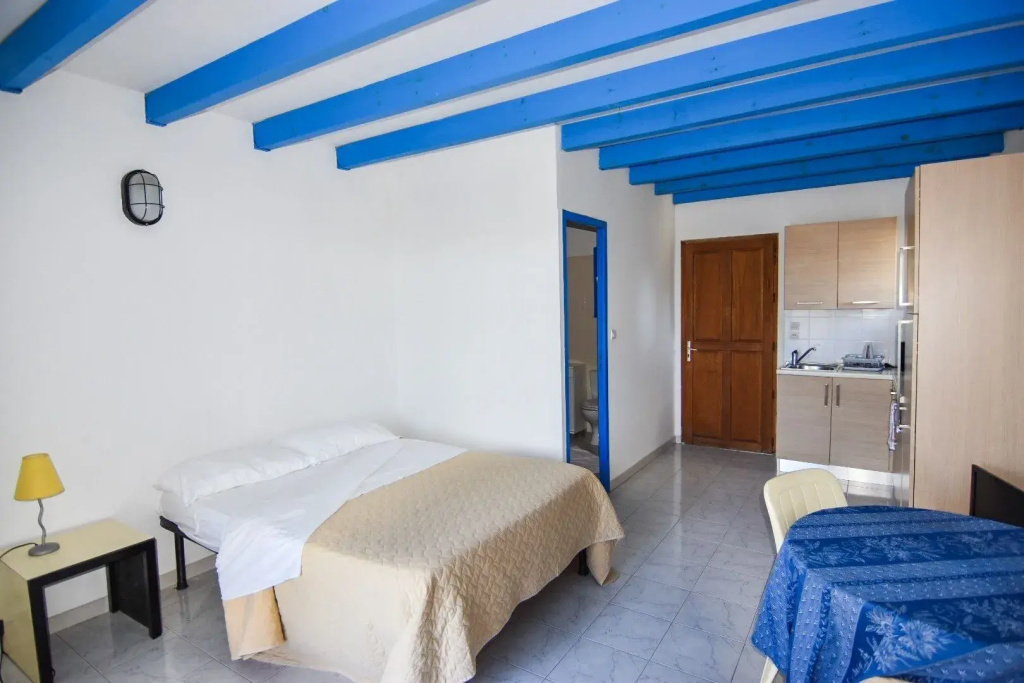 Double Studio (twin beds)