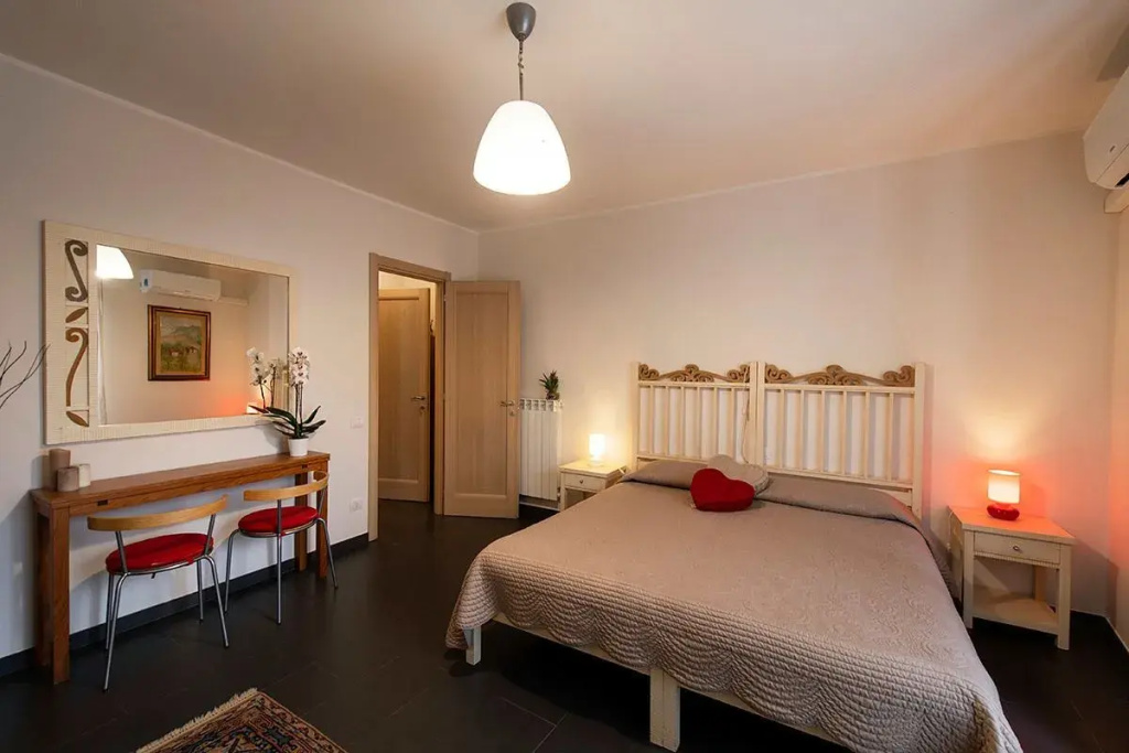 Standard Double room with balcony (full double bed)