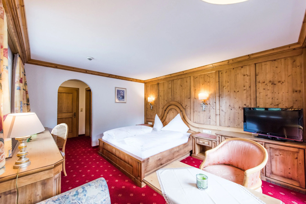 Superior Double room with balcony (full double bed)
