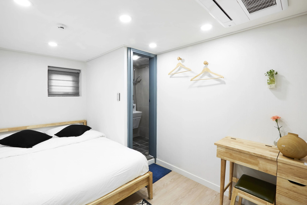 Economy room