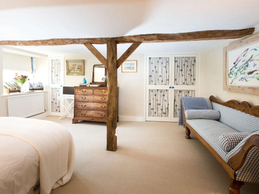 Deluxe Double room (full double bed)