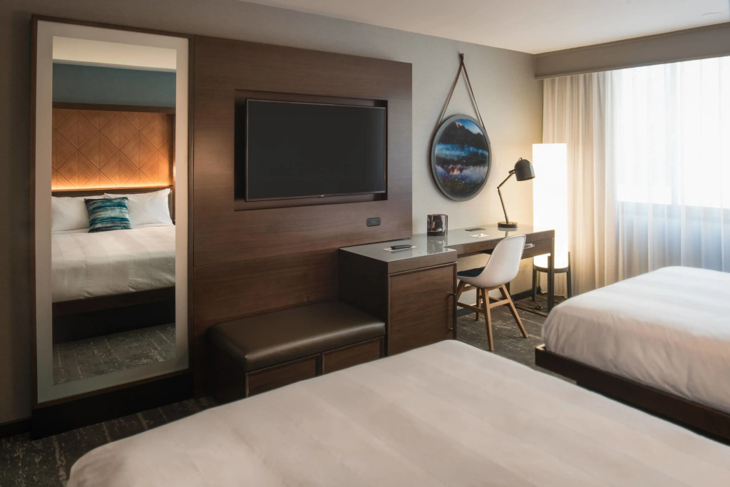 Standard room with pool view