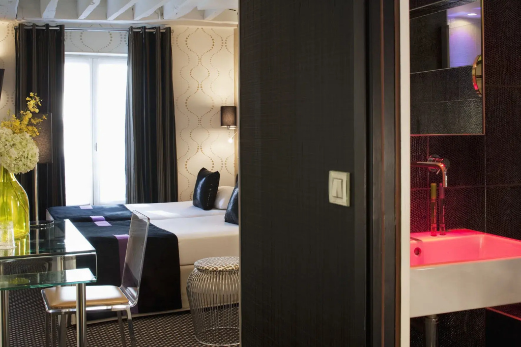 Standard Double room (full double bed)