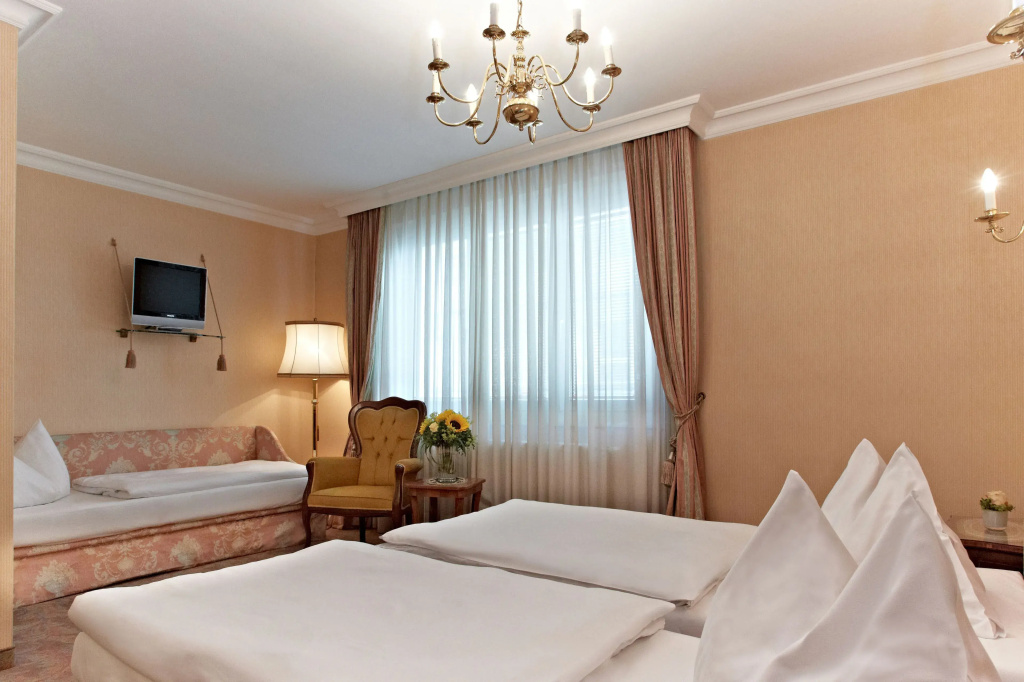 Standard Triple room
