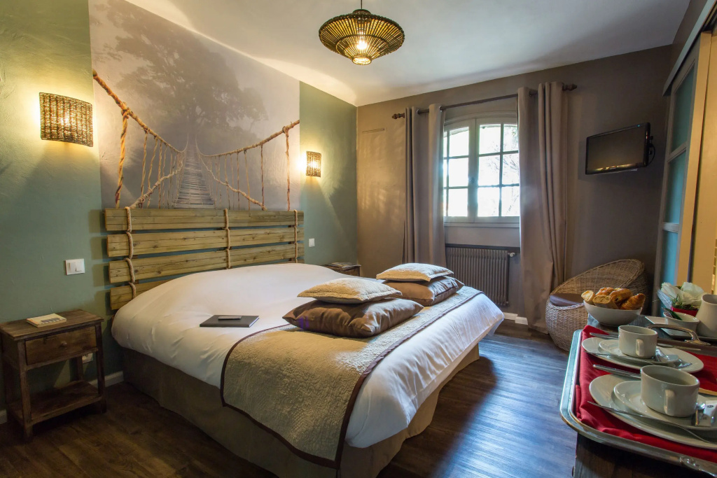 Standard Double room (full double bed)