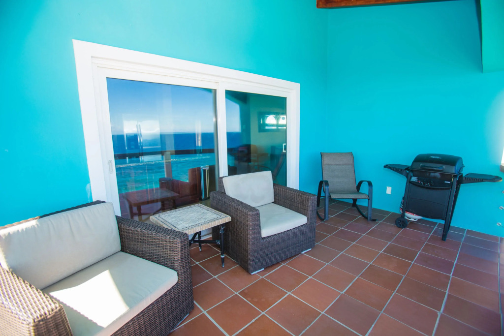 三臥室別墅,設有陽台,可遠眺海景。