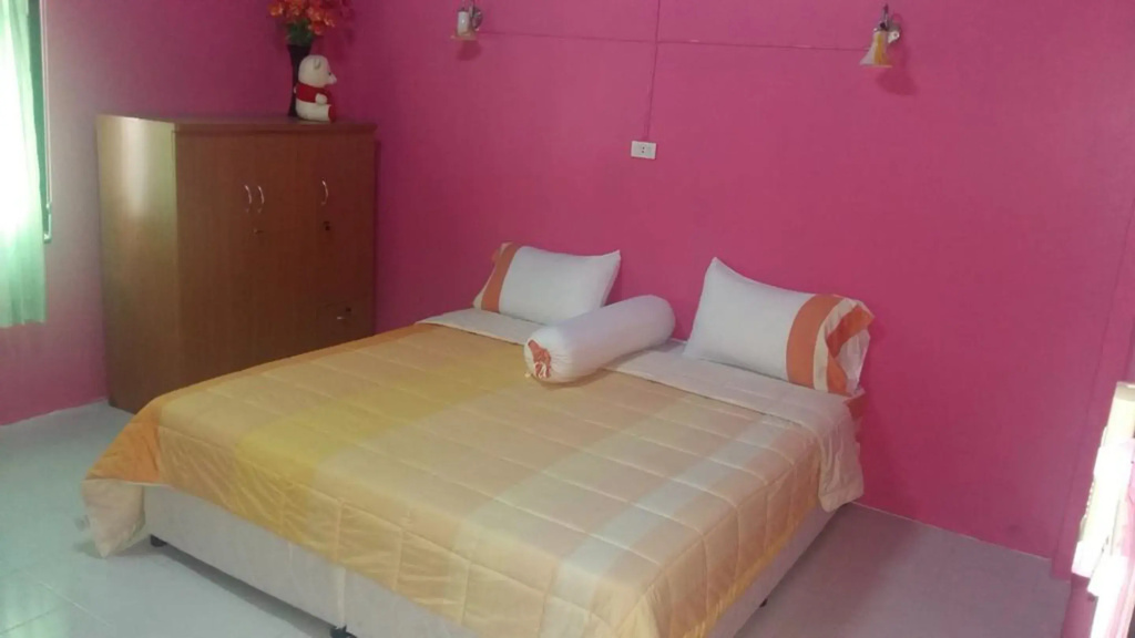 Deluxe Double room (full double bed)