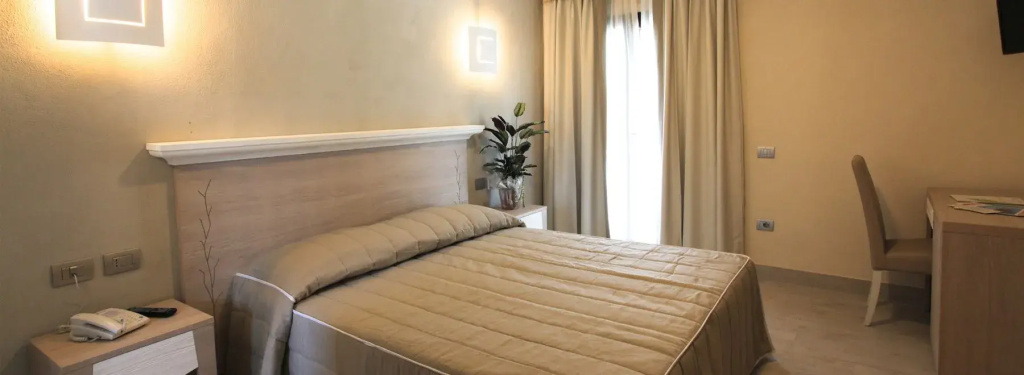 Superior Double room with balcony (full double bed)