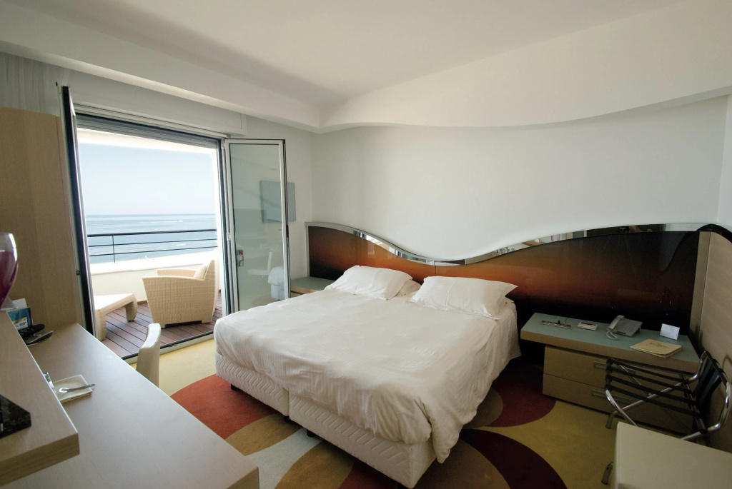 Executive Double room (full double bed)