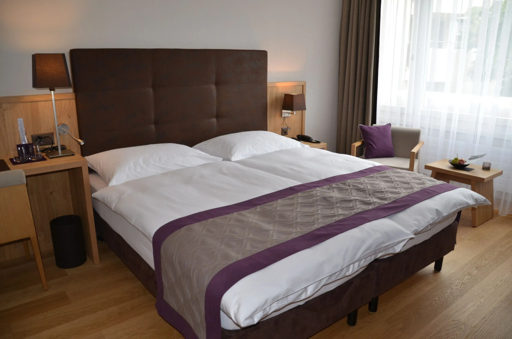 山景高級雙人房，配有大雙人床