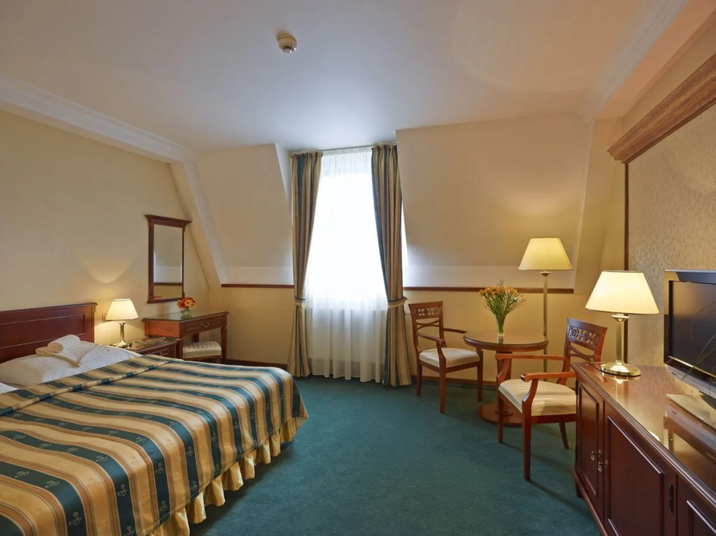 Deluxe Double room (full double bed)