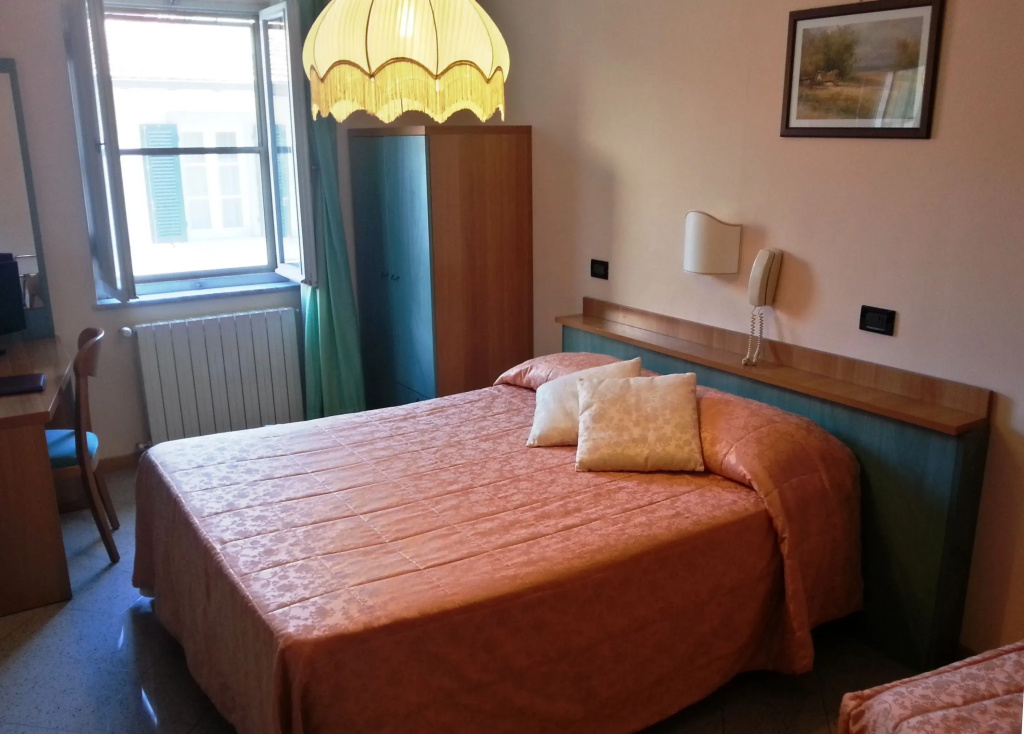 Double room (full double bed)
