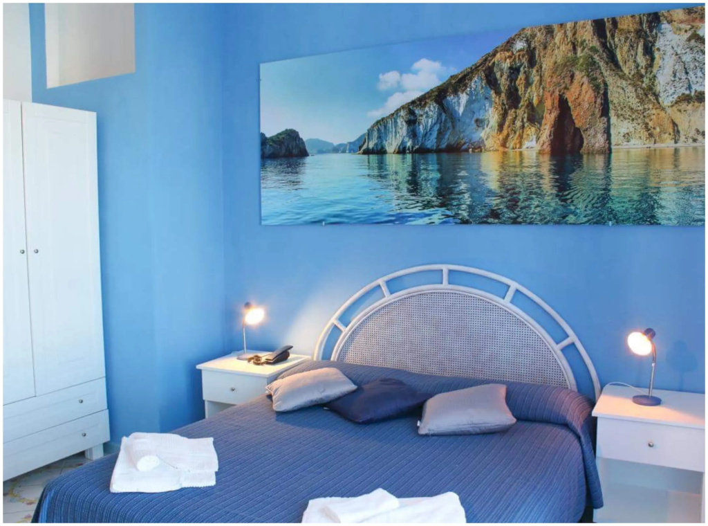 Quadruple room with sea view