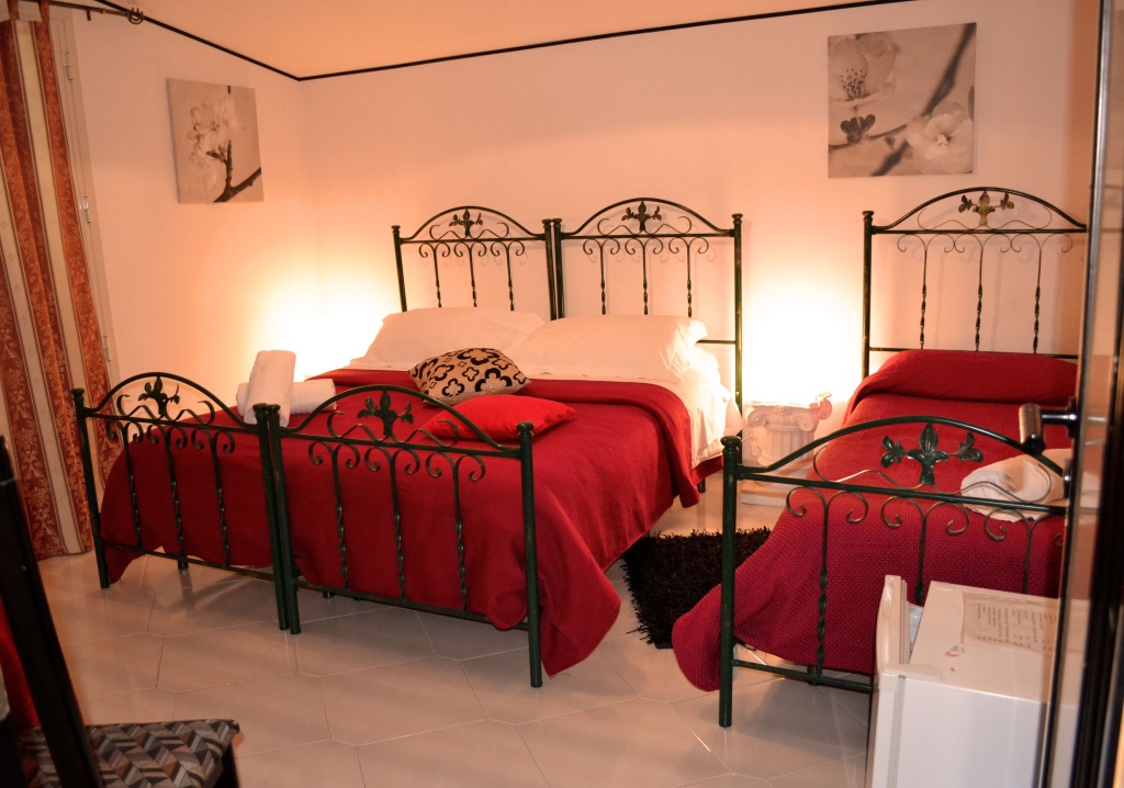 Standard Triple room