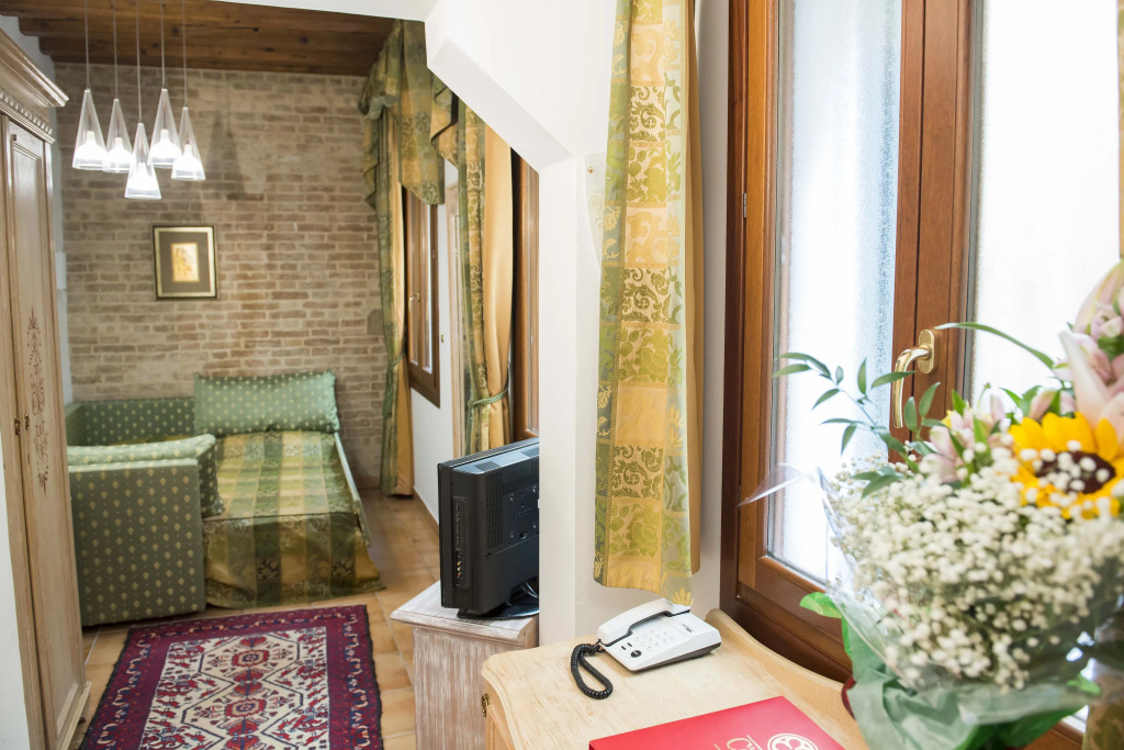 Economy room