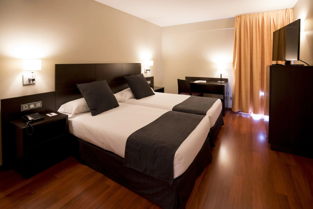 Double room (full double bed)