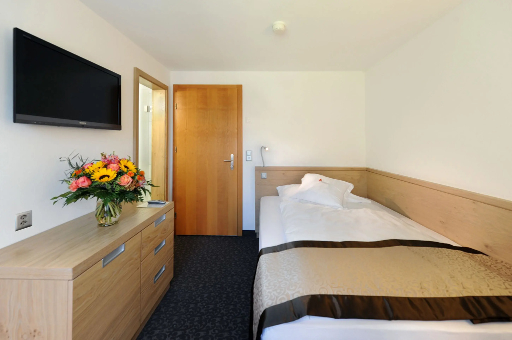 Economy room