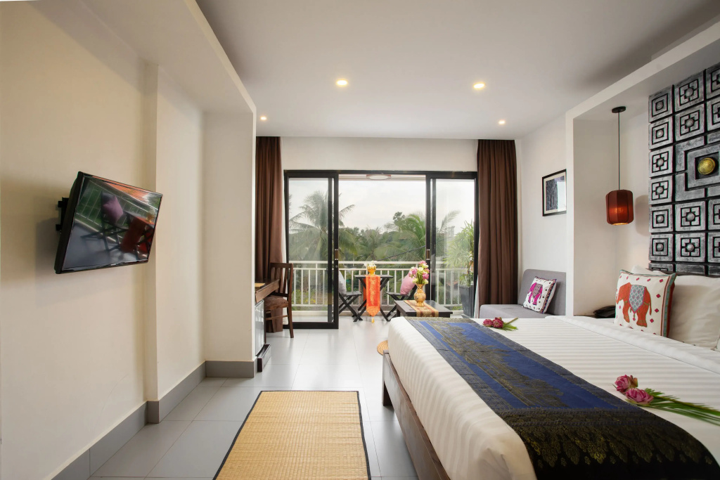 Deluxe Double room with balcony and with pool view (full double bed)