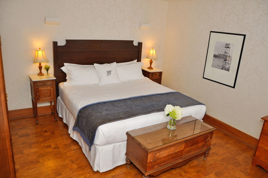 Superior Double room with lake view full double bed