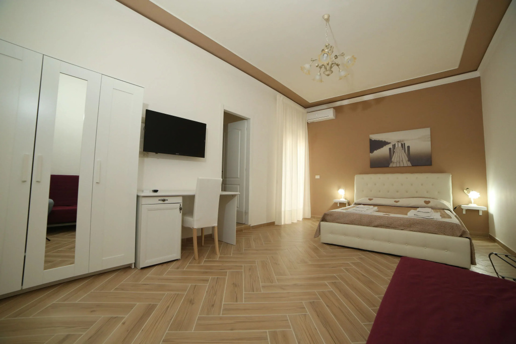 Standard Double room with balcony (full double bed)