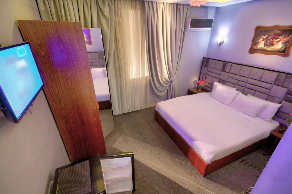 Deluxe Double room (full double bed)