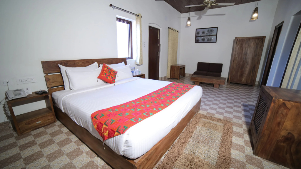 Deluxe Double room (full double bed)