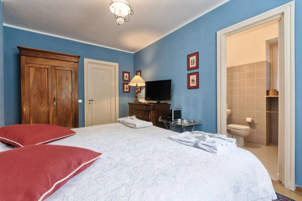 Standard Double room (full double bed)