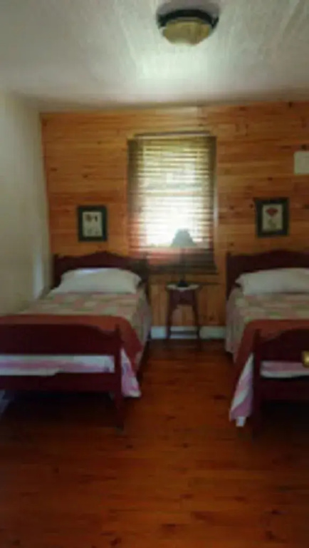2 Bedrooms Family Cottage with lake view