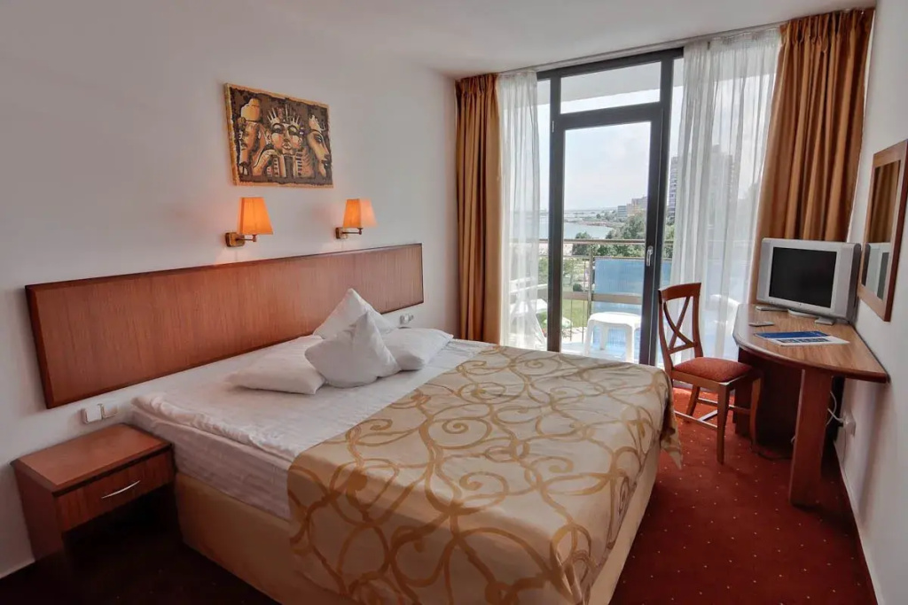Economy room