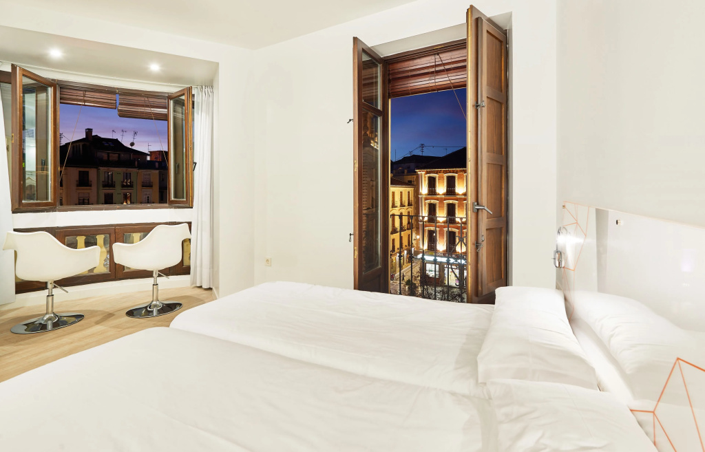 Standard Double room with balcony (full double bed)