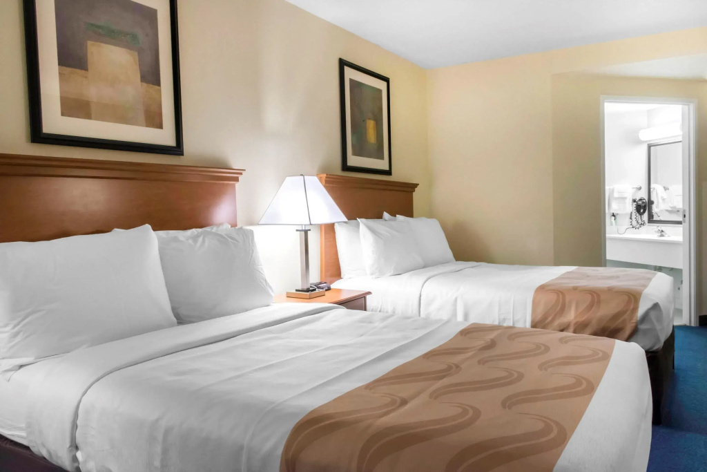 Days Inn by Wyndham Penn State Room Type - Standard Quadruple room